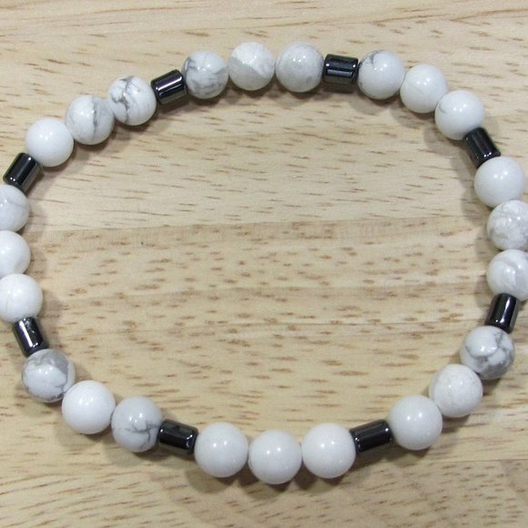 Natural White Howlite Gemstone Bracelet - Picture 4 of 6